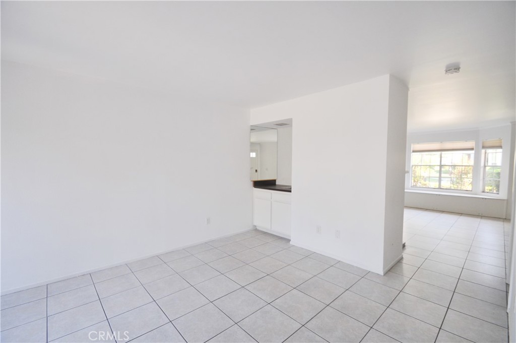 6 Pendelton Irvine, CA 92620 - Photo 9 of 18 an empty room with windows