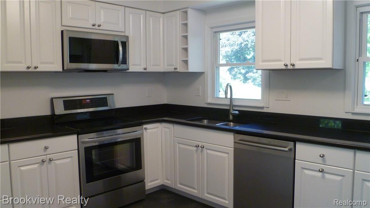 2010 Walton Blvd. Rochester, MI 48309 - Photo 9 of 26 001.JPG