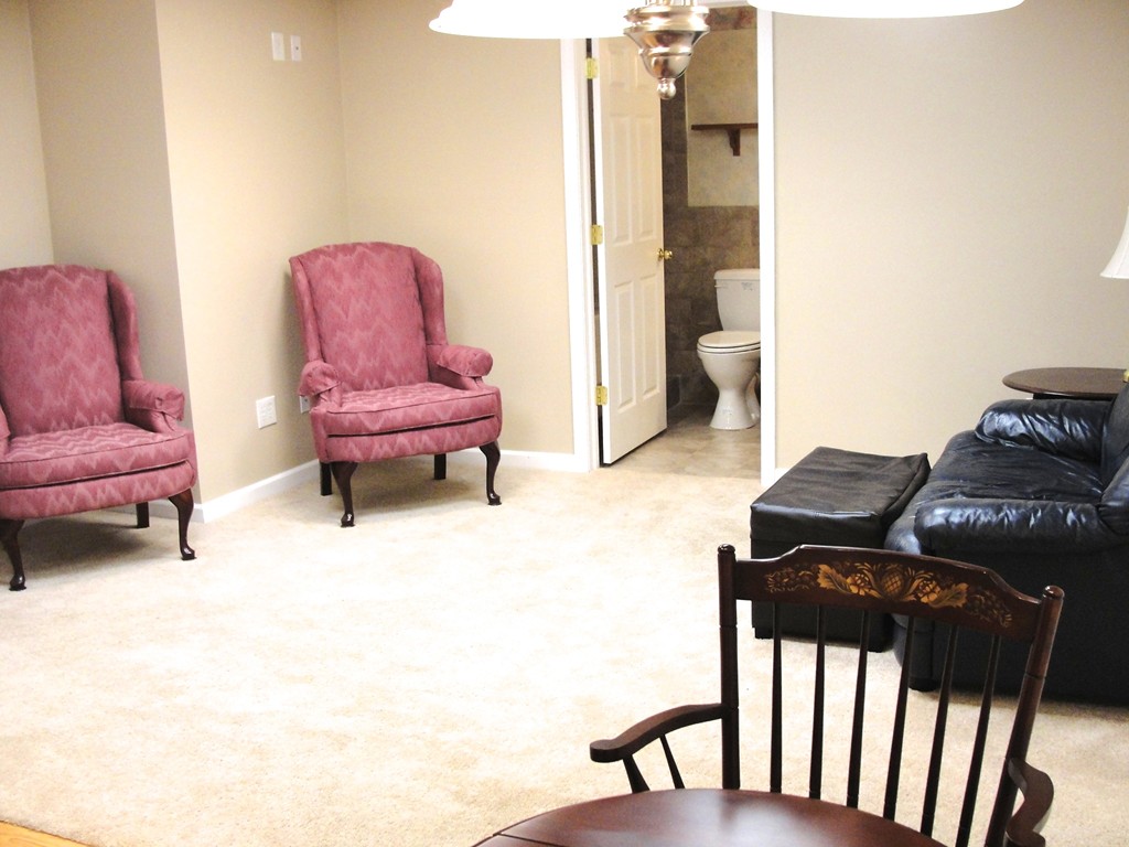 79 Valley Road Southampton, MA 01073 - Photo 23 of 30 a living room with furniture