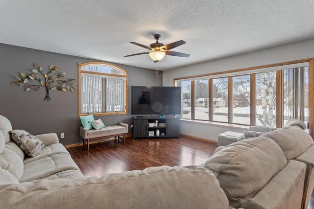 $355,000 | 512 Seminole Avenue, Osceola, WI 54020