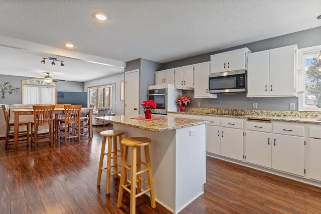 $355,000 | 512 Seminole Avenue, Osceola, WI 54020