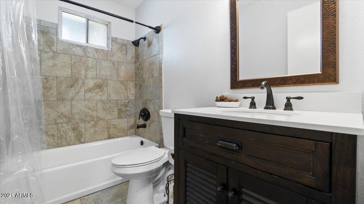 2235 West Charter Oak Road Phoenix, AZ 85029 - Photo 14 of 20 14-Bathroom