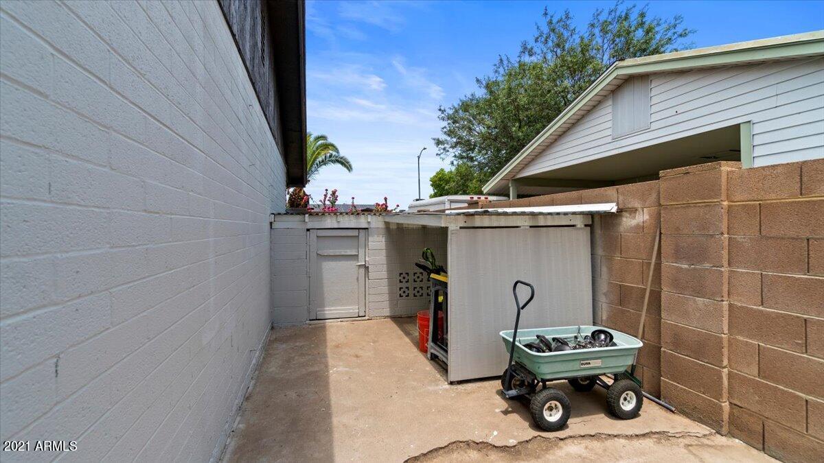 2235 West Charter Oak Road Phoenix, AZ 85029 - Photo 19 of 20 19-Side Yard