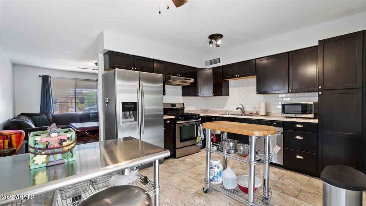 2235 West Charter Oak Road Phoenix, AZ 85029 - Photo 4 of 20 04-Kitchen