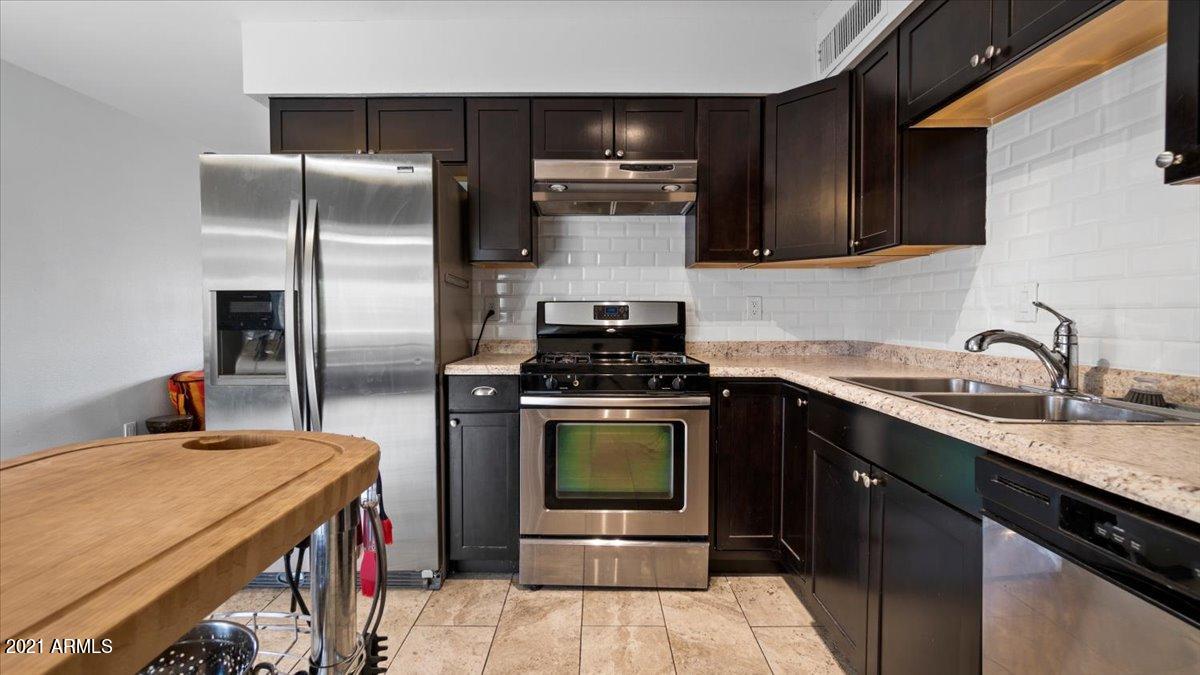 2235 West Charter Oak Road Phoenix, AZ 85029 - Photo 5 of 20 05-Kitchen