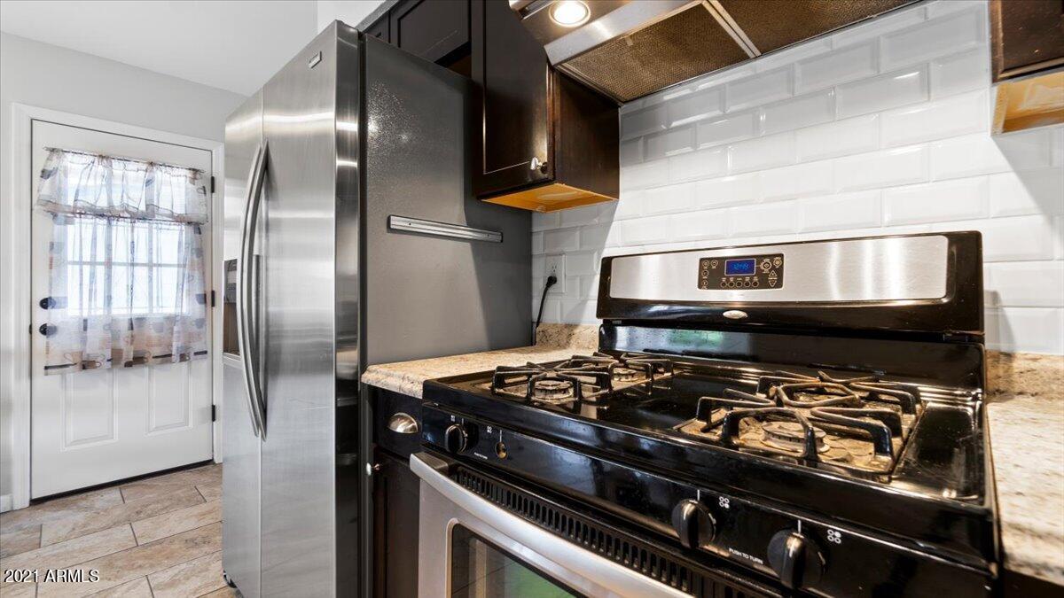 2235 West Charter Oak Road Phoenix, AZ 85029 - Photo 6 of 20 06-Kitchen