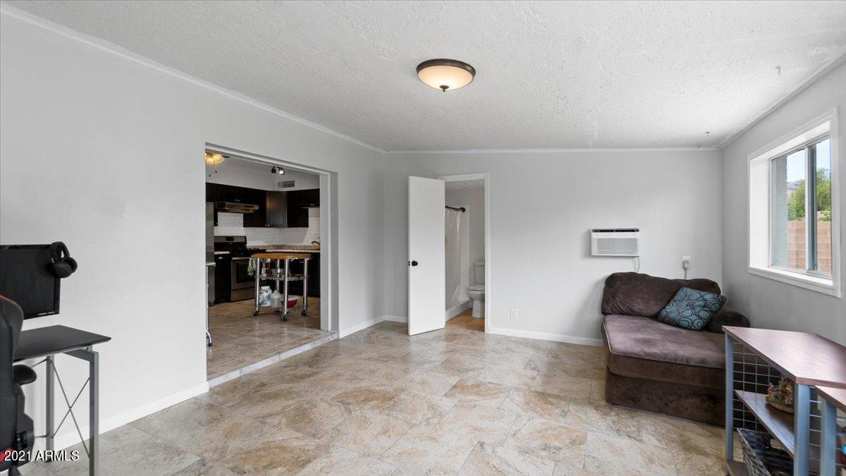 2235 West Charter Oak Road Phoenix, AZ 85029 - Photo 9 of 20 09-Family Room