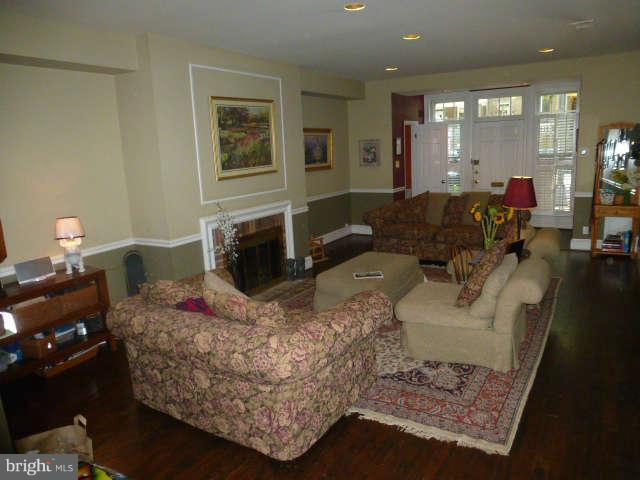 246 11th Street Southeast Washington, DC 20003 - Photo 4 of 30 Living Room