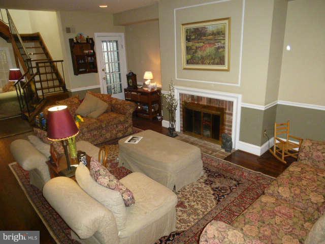 246 11th Street Southeast Washington, DC 20003 - Photo 5 of 30 Living Room