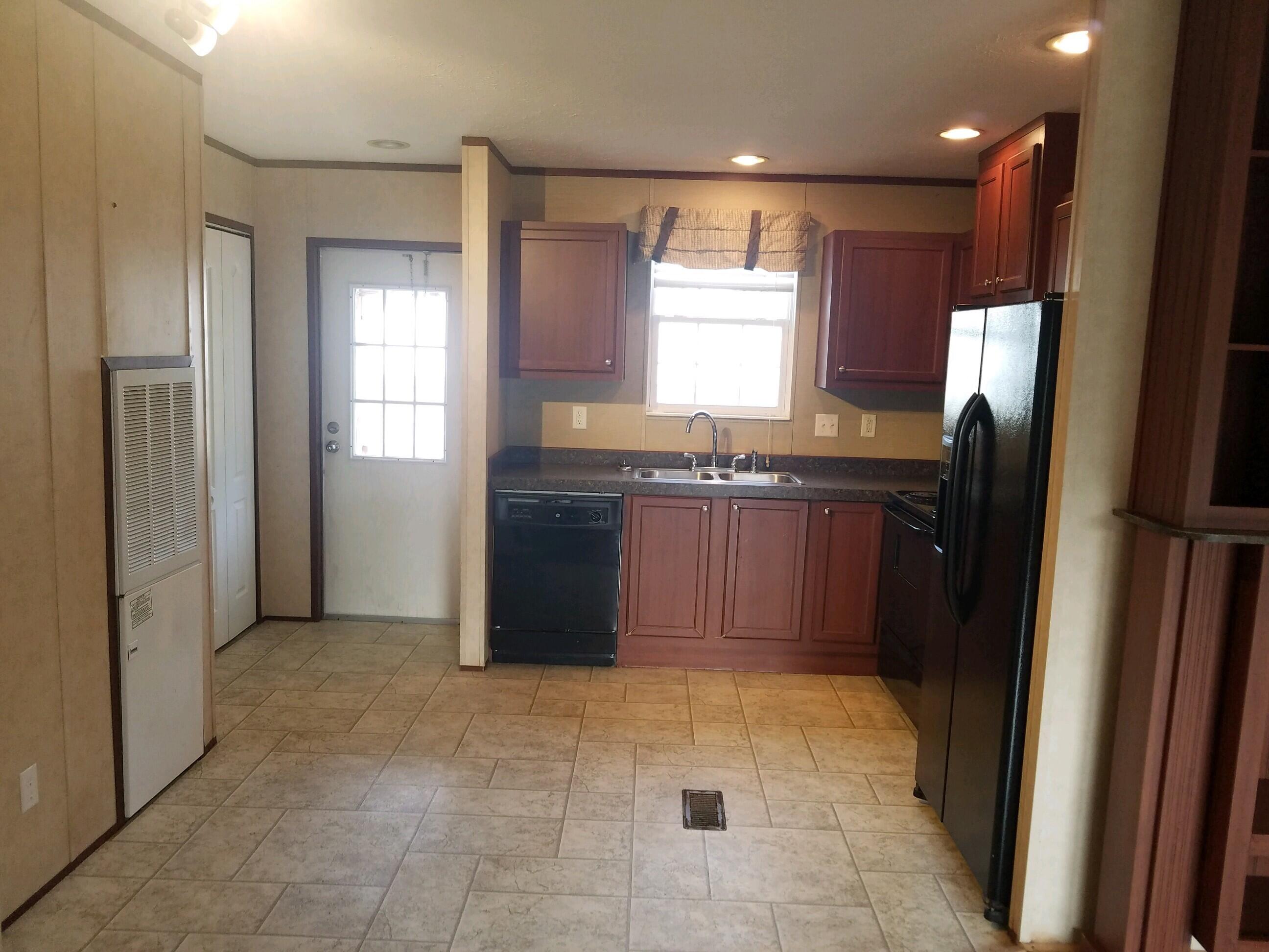 1266 Creston Road Crossville, TN 38571 - Photo 9 of 37 20210519_165750