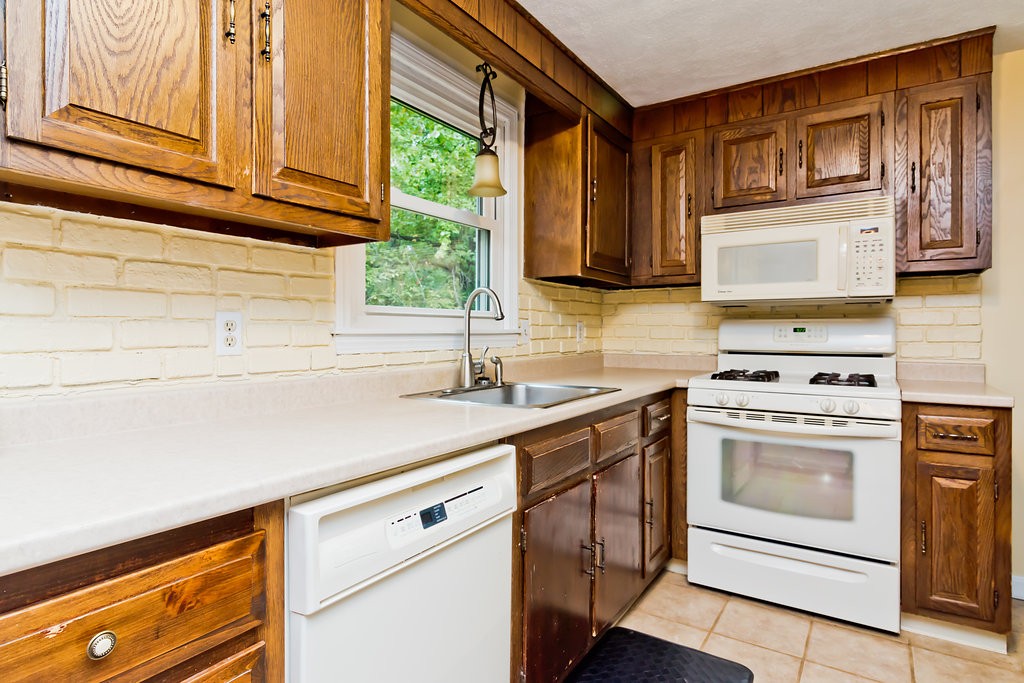 7 Todd Drive Townsend, MA 01469 - Photo 11 of 27