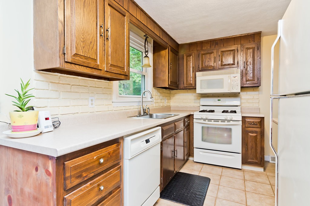 7 Todd Drive Townsend, MA 01469 - Photo 10 of 27