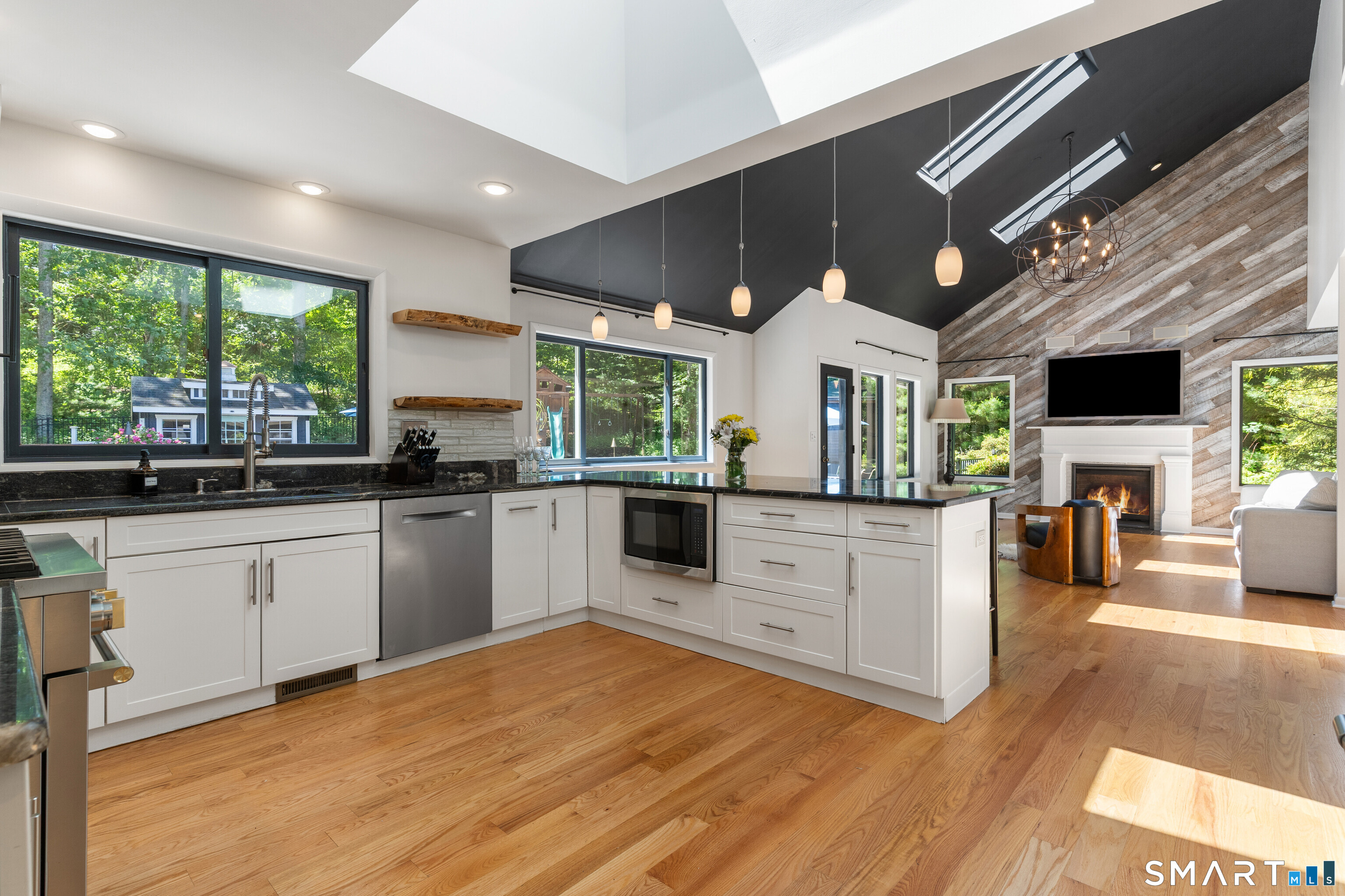 84 Sawmill Road Branford, CT 06405 - Photo 12 of 40