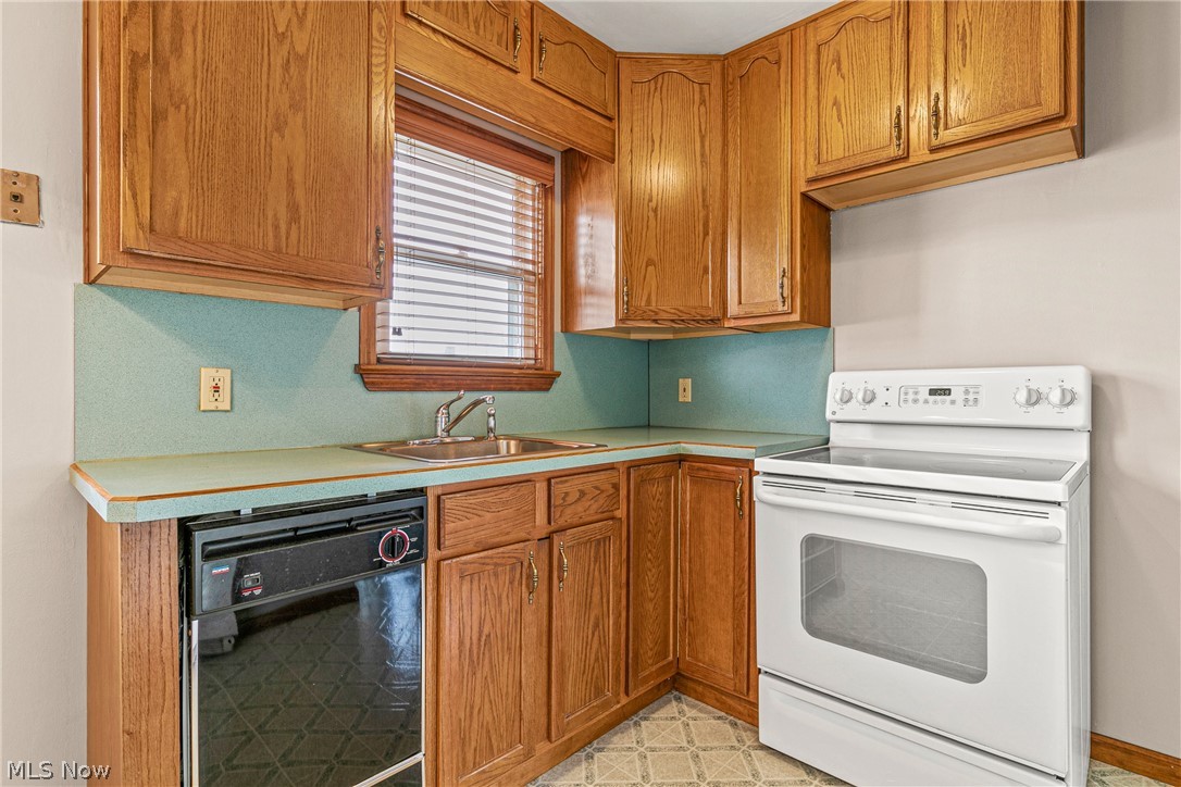 810 Worden Road Wickliffe, OH 44092 - Photo 4 of 35 Gallery Image 4