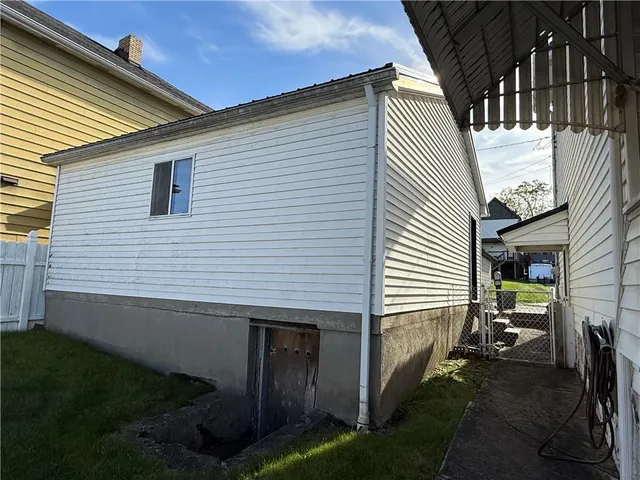 a view of house with backyard