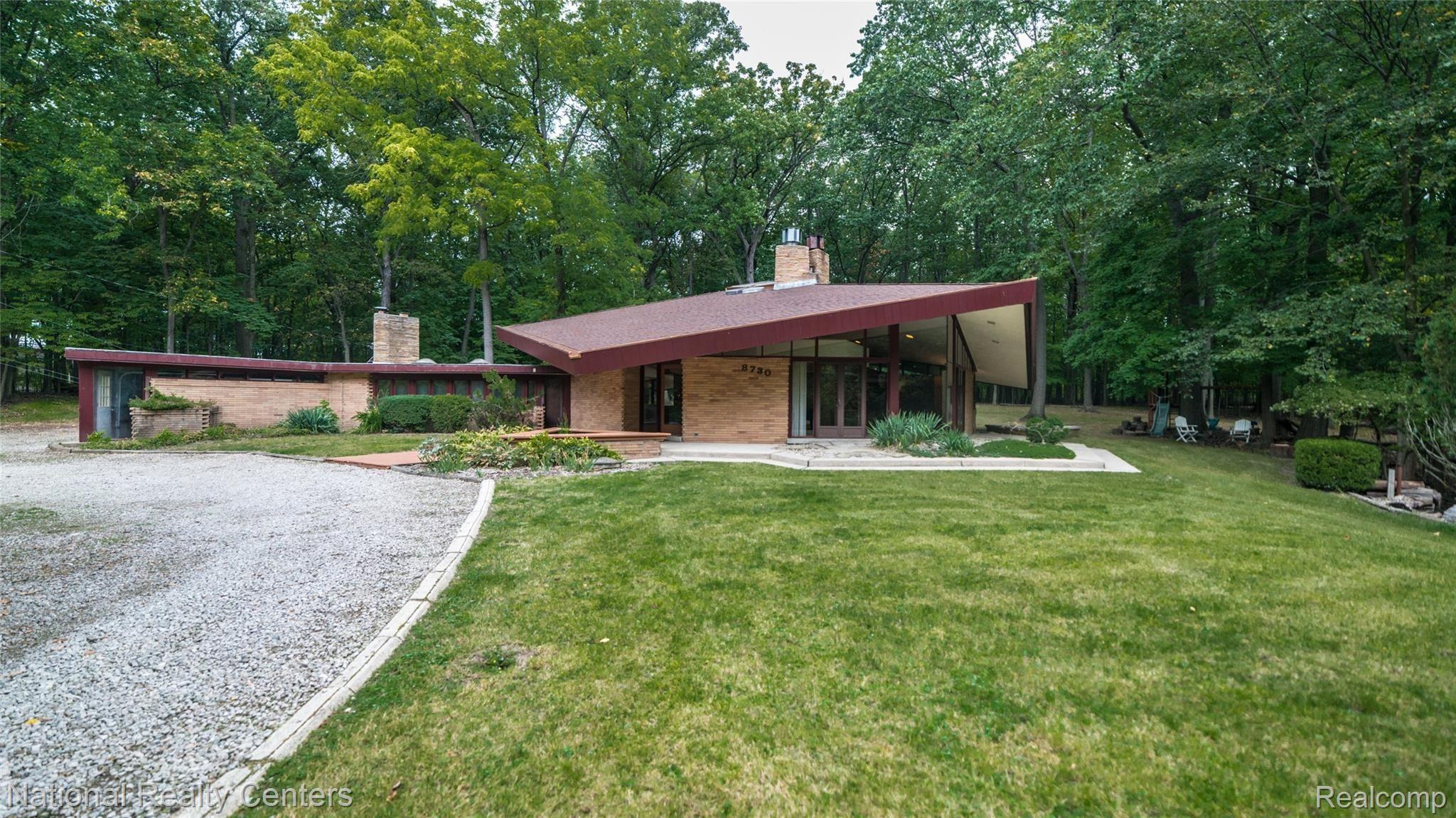 8730 Ferry Road Grosse Ile, MI 48138 - Photo 3 of 56 002217085309_45.jpg