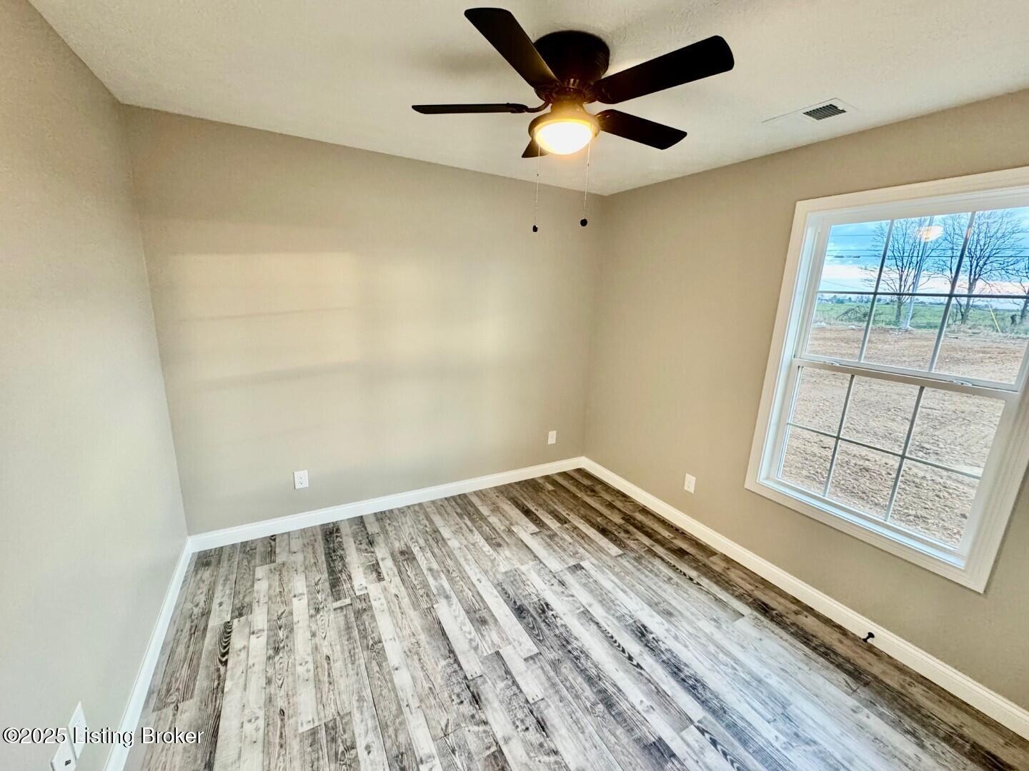 1462 Old Perryville Loop Springfield, KY 40069 - Photo 11 of 17 011_Bedroom