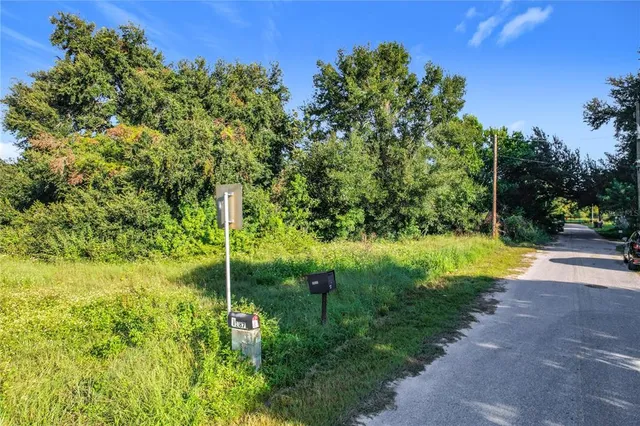 a view of an outdoor space