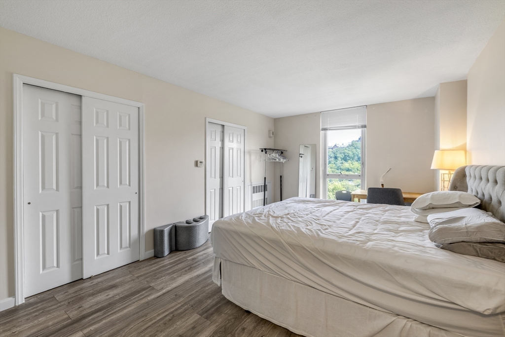 33 Pond Avenue, Unit 919 Brookline, MA 02445 - Photo 19 of 37 a bedroom with a bed and a window