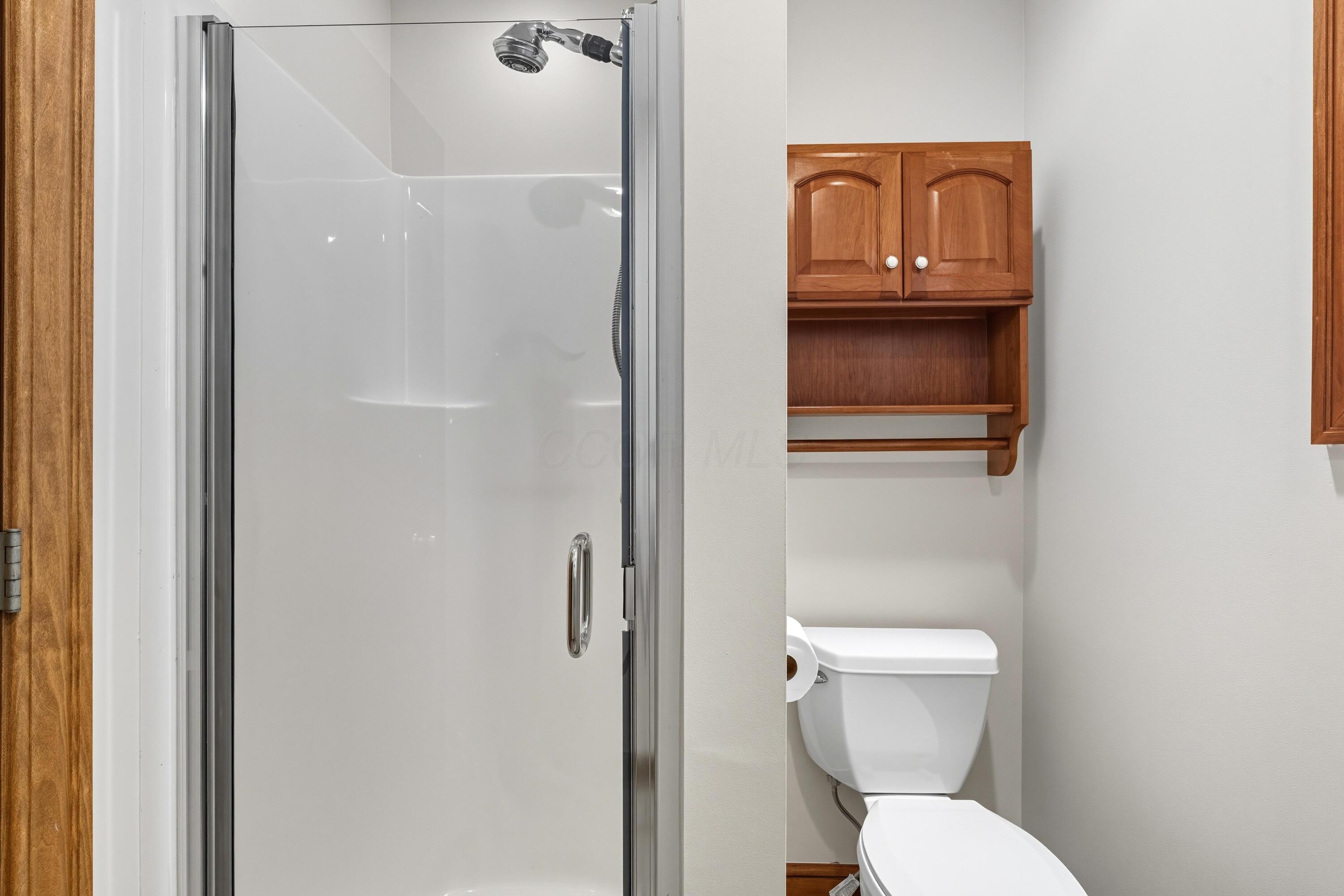 2197 Sheringham Road Columbus, OH 43220 - Photo 28 of 78 Main Level Full Bathroom