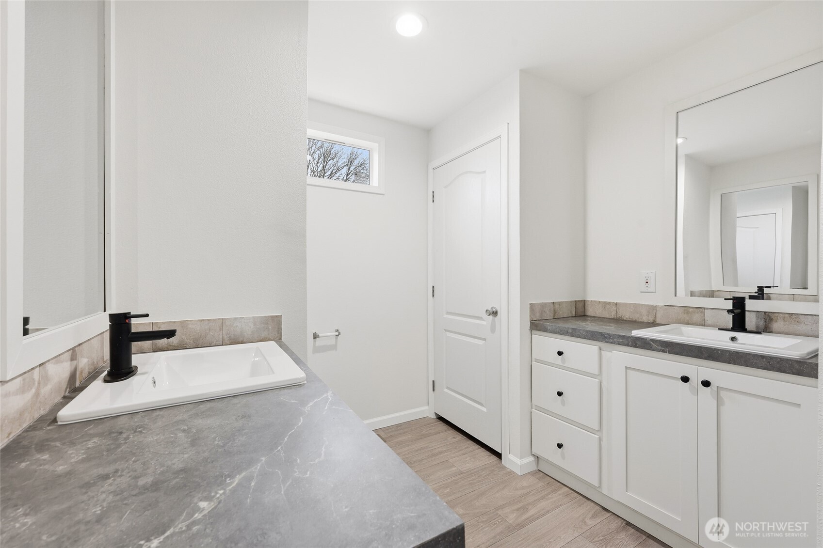 30 Porter Creek Road Elma, WA 98541 - Photo 20 of 33 a bathroom with a double vanity sink and mirror