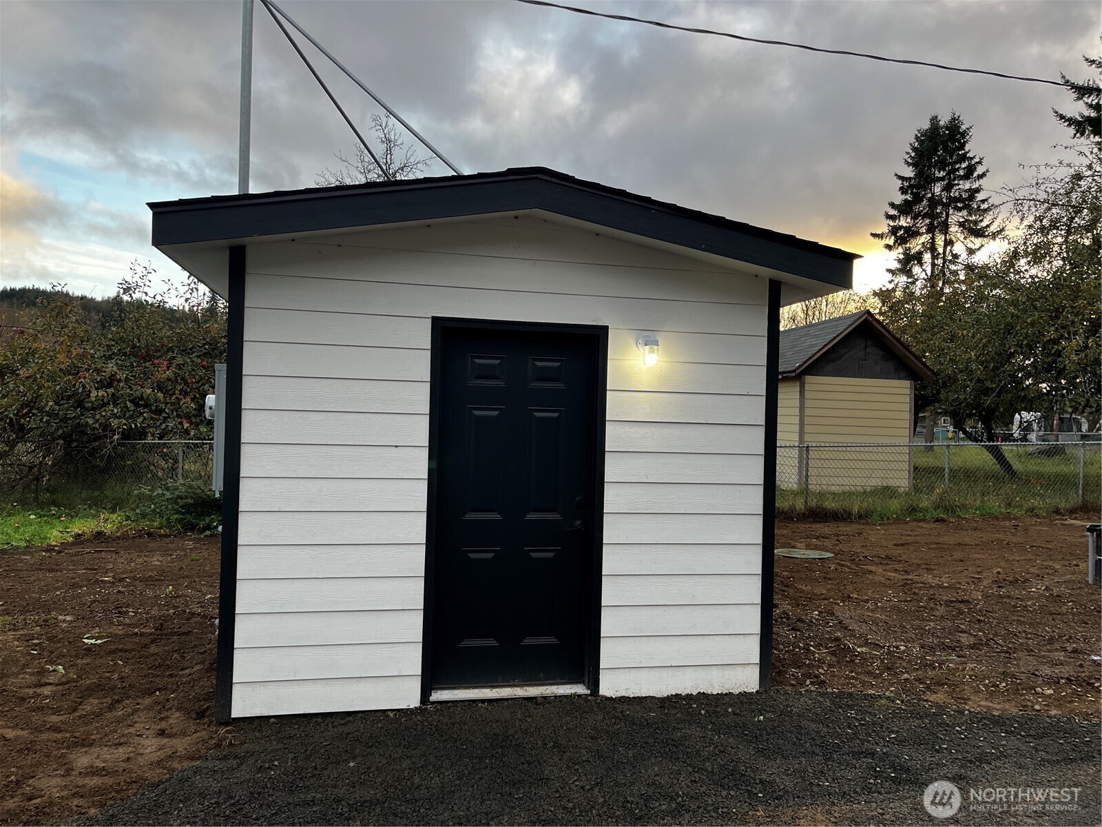 30 Porter Creek Road Elma, WA 98541 - Photo 31 of 33 a front view of a house with a yard