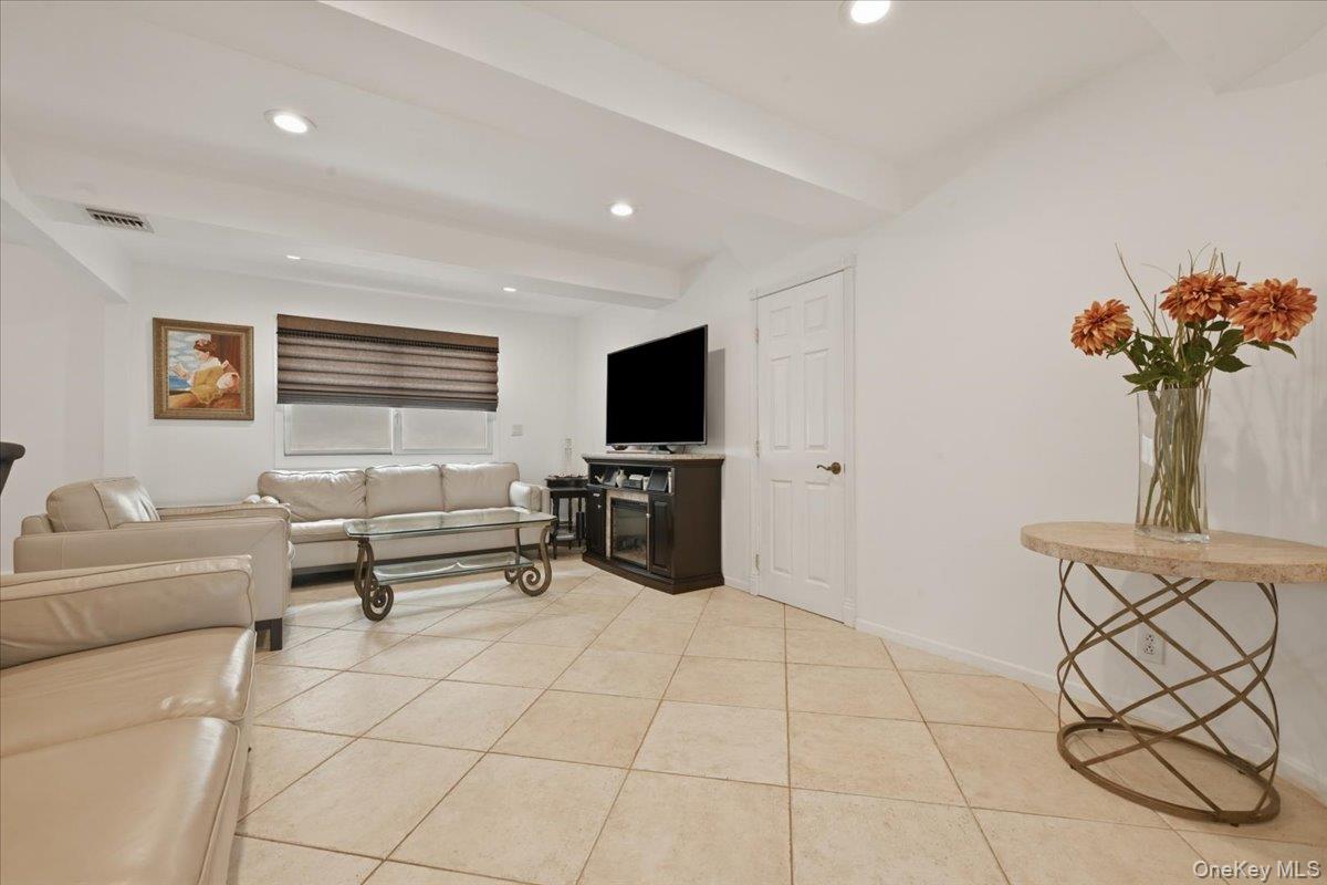 2461 Riviera Lane Bellmore, NY 11710 - Photo 13 of 44