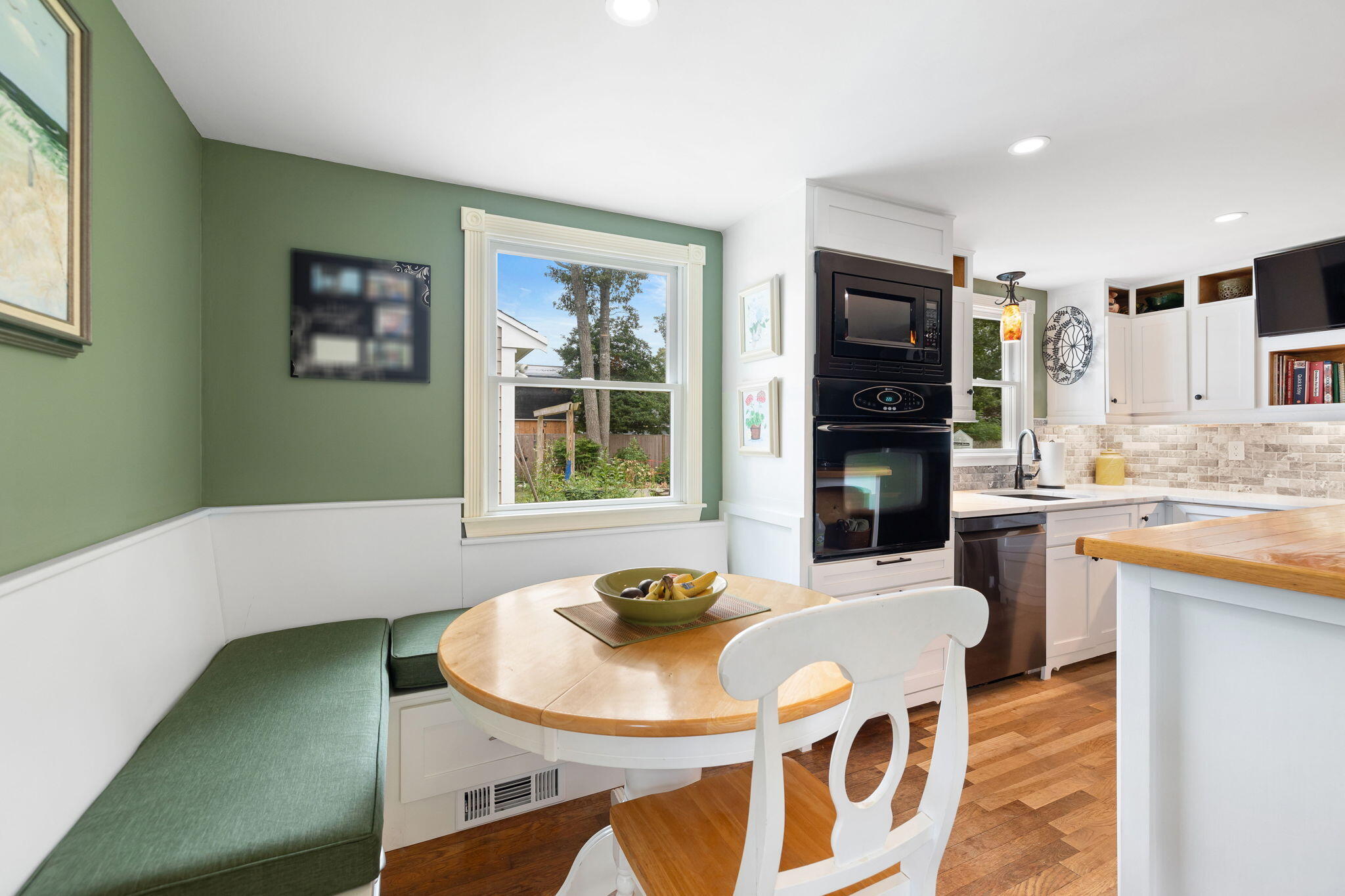 460 Lincoln Rd Extension Hyannis, MA 02601 - Photo 8 of 27 a dining room with furniture and window