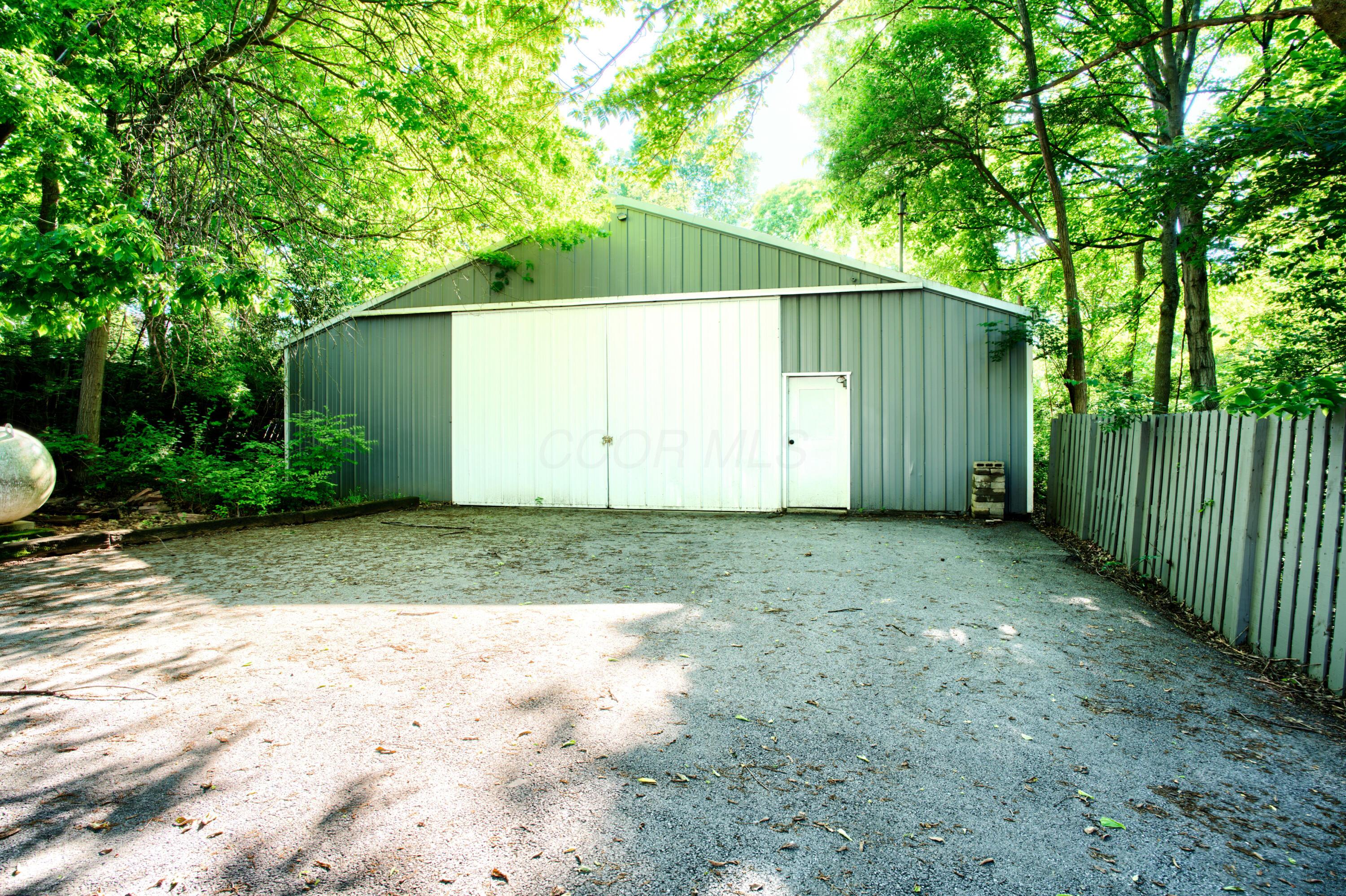 4201 Summit View Road Dublin, OH 43016 - Photo 6 of 12 Large Barn/Outbuilding