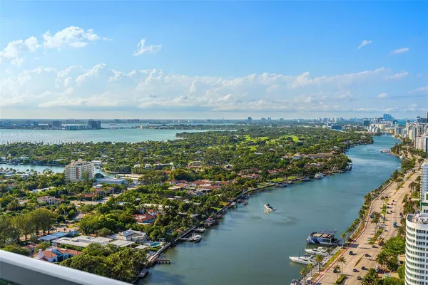 $10,250 | 4401 Collins Avenue, Unit 3505, Miami Beach, FL 33140