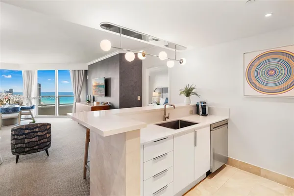 $10,250 | 4401 Collins Avenue, Unit 3505, Miami Beach, FL 33140