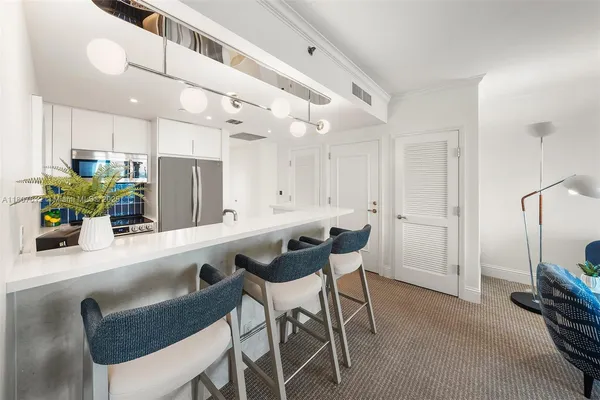 $10,250 | 4401 Collins Avenue, Unit 3505, Miami Beach, FL 33140