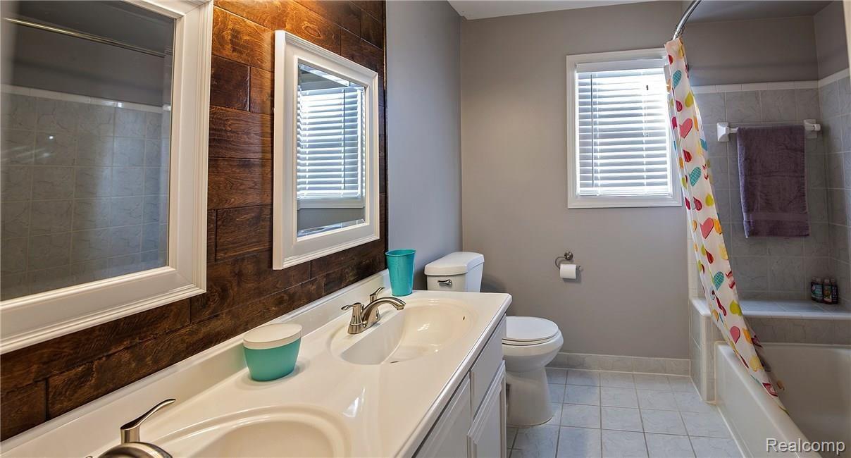 1041 River Mist Drive Rochester, MI 48307 - Photo 14 of 23 Upstairs Bath.jpg