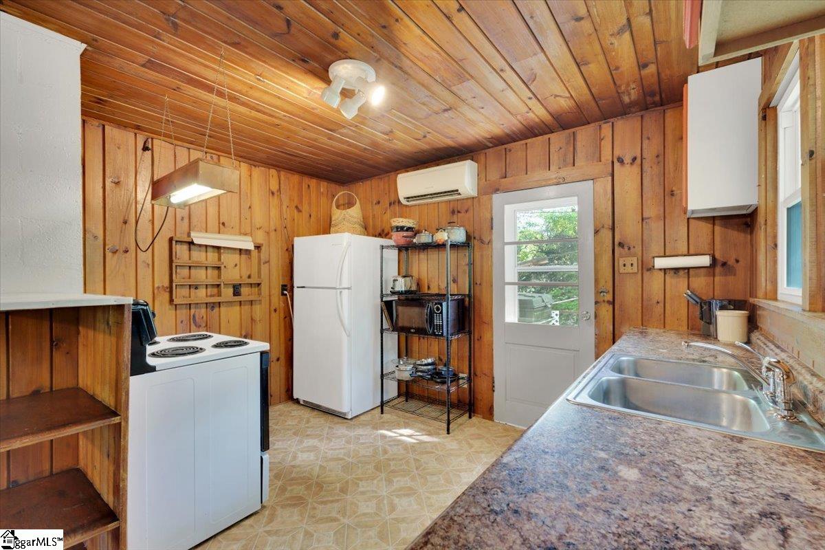 105 Nettles Road Clemson, SC 29631 - Photo 7 of 36 Gallery Image 7