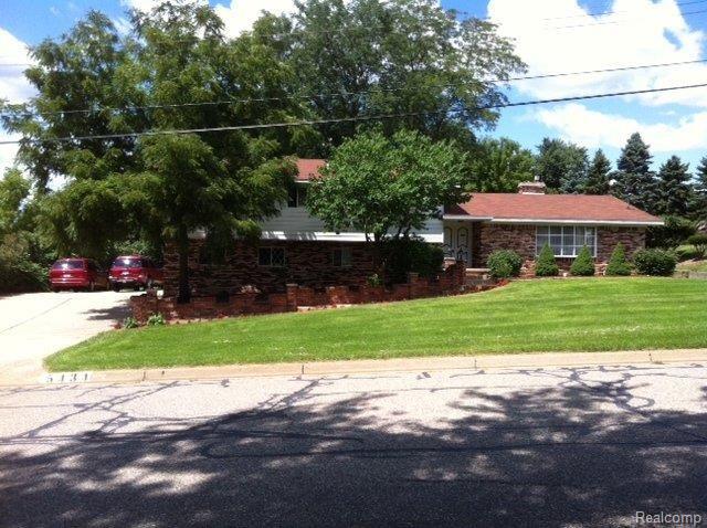 5434 Greenfield Road Brighton, MI 48114 - Photo 16 of 20 summer front exterior