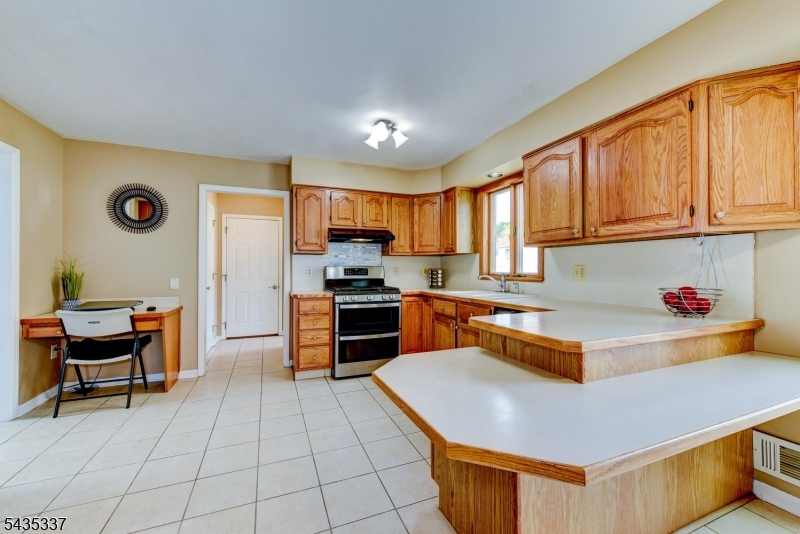 808 Columbus Avenue Raritan, NJ 08869 - Photo 11 of 47