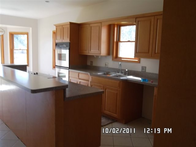 4700 Martin Capac, MI 48014 - Photo 10 of 16 31076382-9.JPG