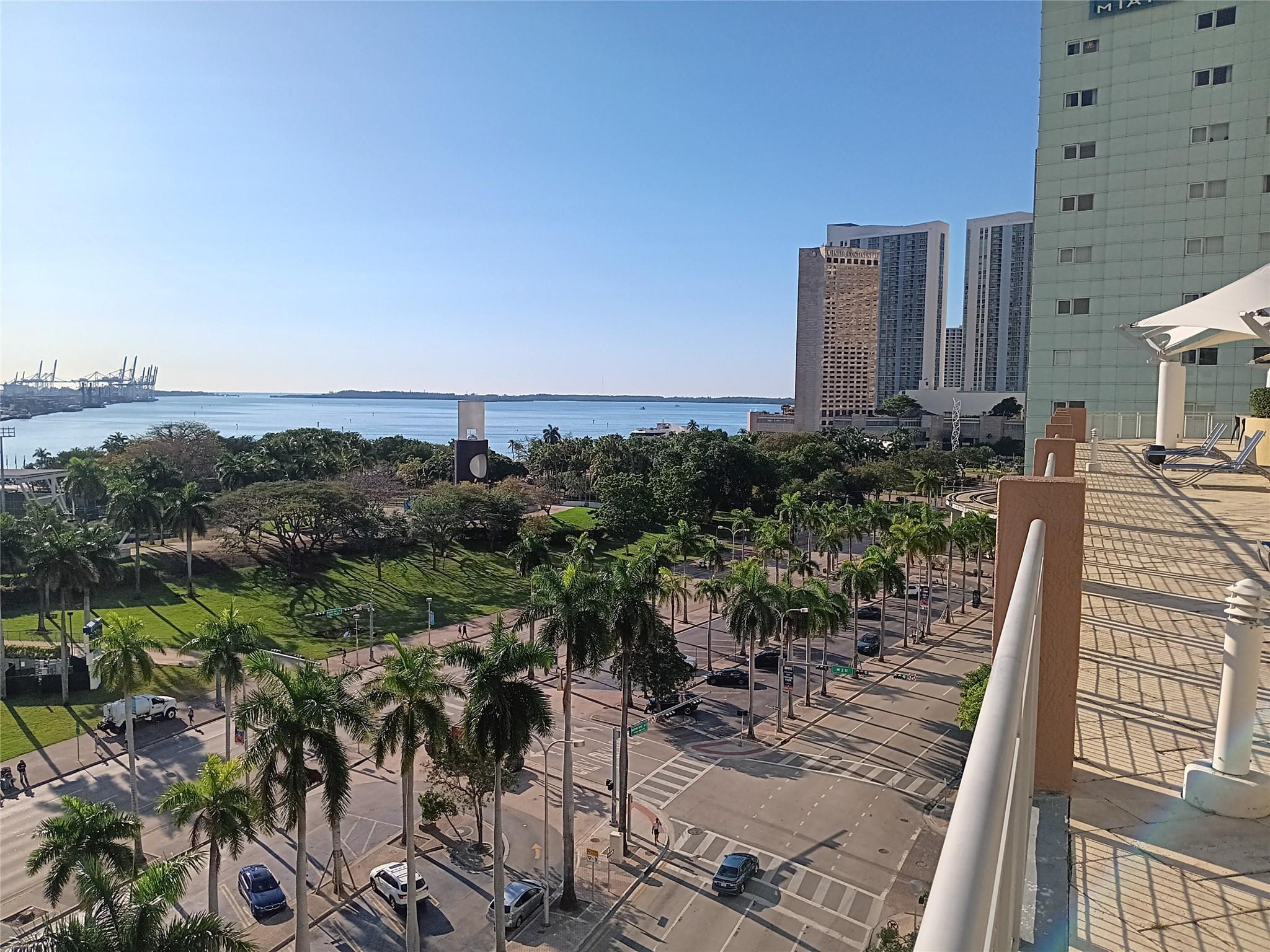 244 Biscayne Boulevard, Unit 401 Miami, FL 33132 - Photo 32 of 36 a view of a garden with sitting area