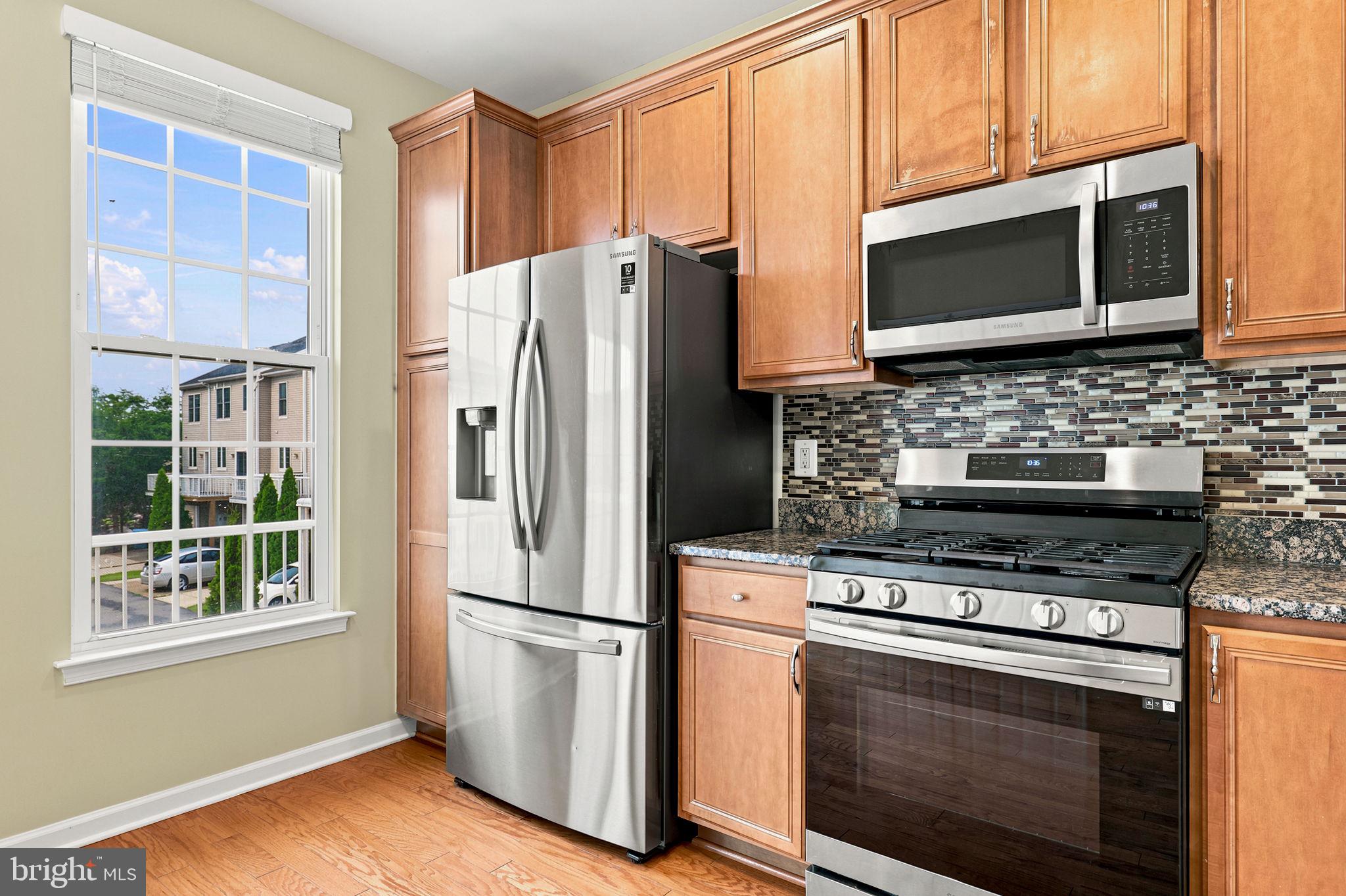 25156 Monteith Terrace Chantilly, VA 20152 - Photo 36 of 72 Modern kitchen with sleek appliances.
