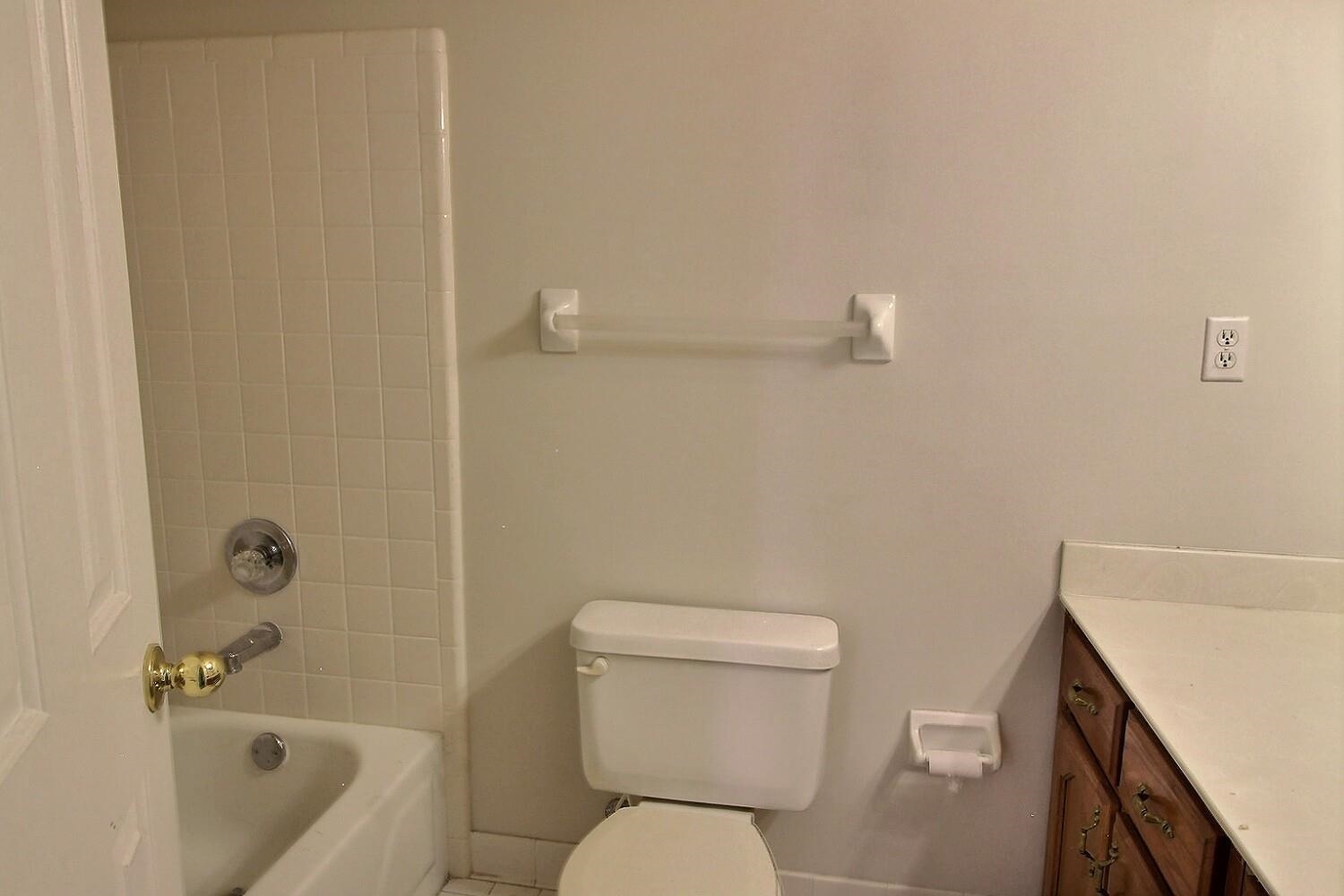 275 Home Place Collierville, TN 38017 - Photo 14 of 18 Full bath with vanity and shower / tub combination