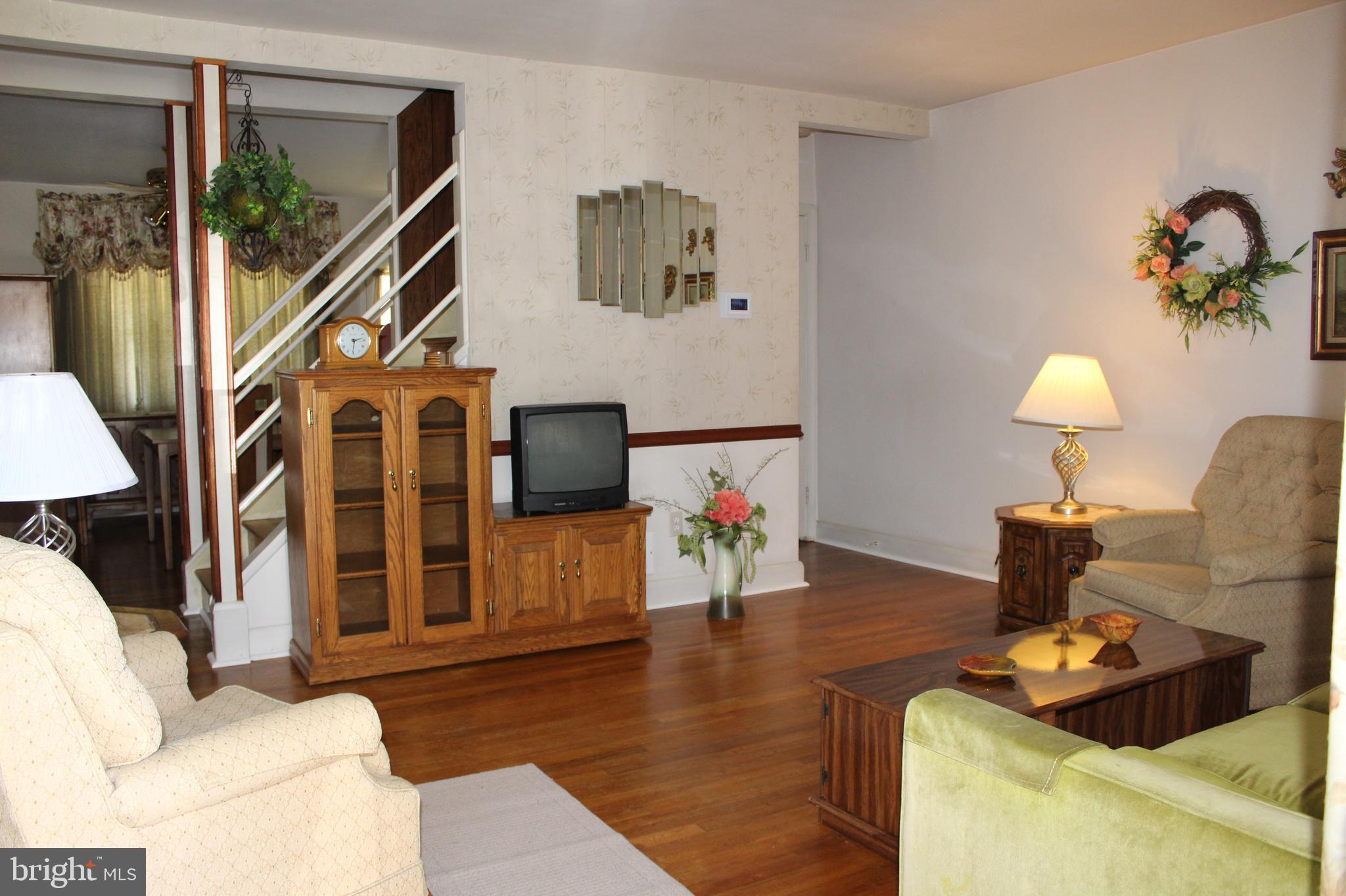 1244 Haverhill Road Baltimore, MD 21229 - Photo 3 of 16 Living room