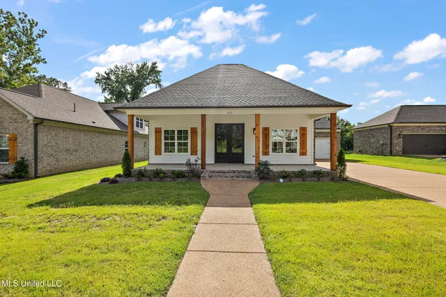 $399,900 | 1375 Creekside Lane, Hernando, MS 38632