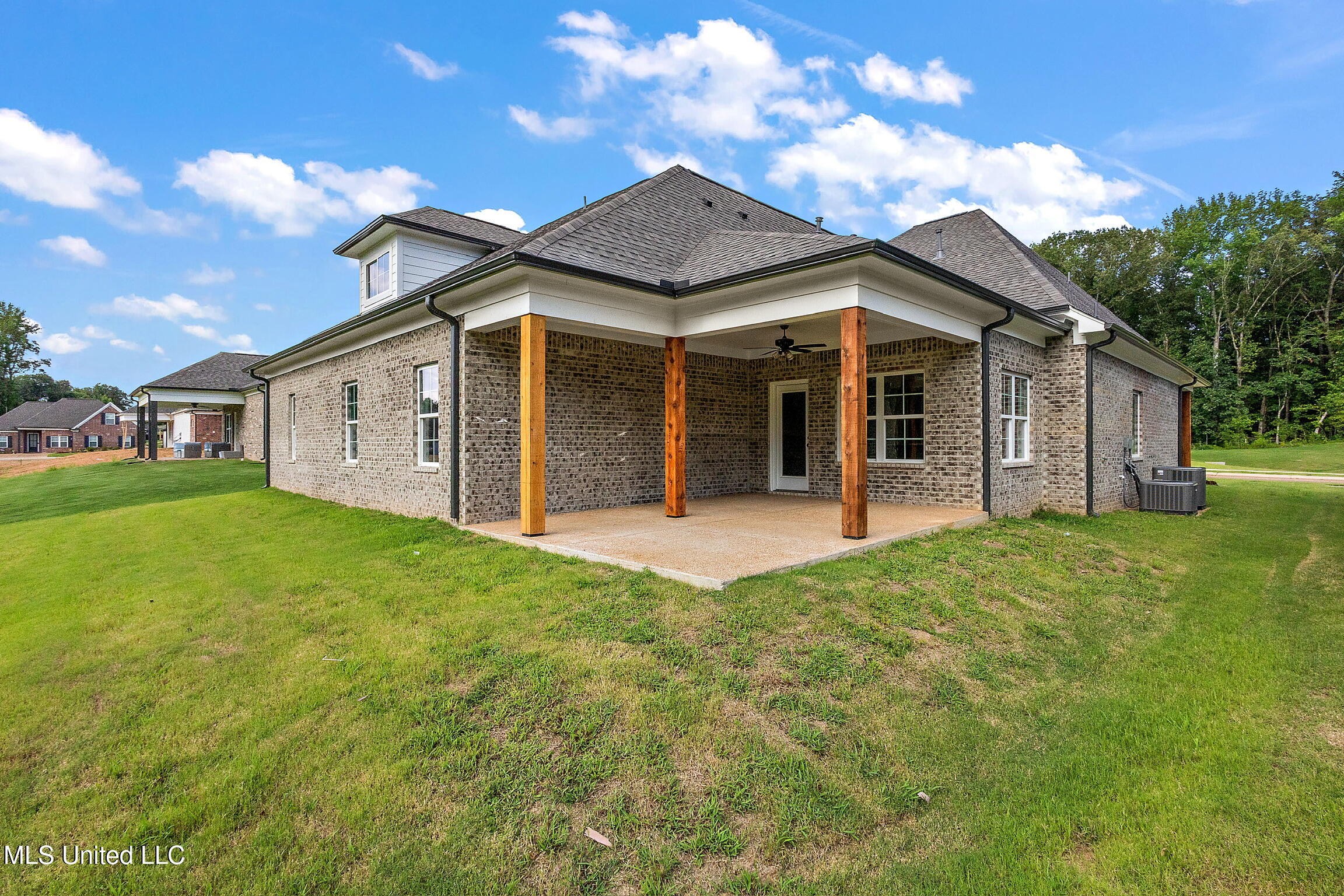 1375 Creekside Lane Hernando, MS 38632 - Photo 35 of 38 Hackberry