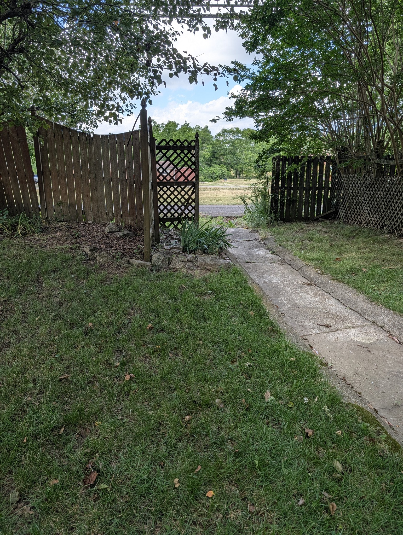 1401 Joe Pyron Drive Madison, TN 37115 - Photo 8 of 12 a view of garden with wooden fence