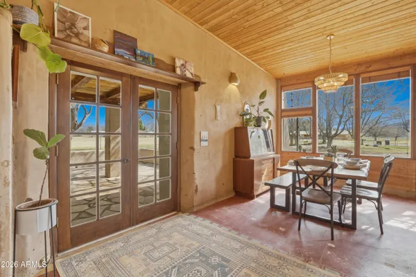 a view of a dinning table and chairs in the patio