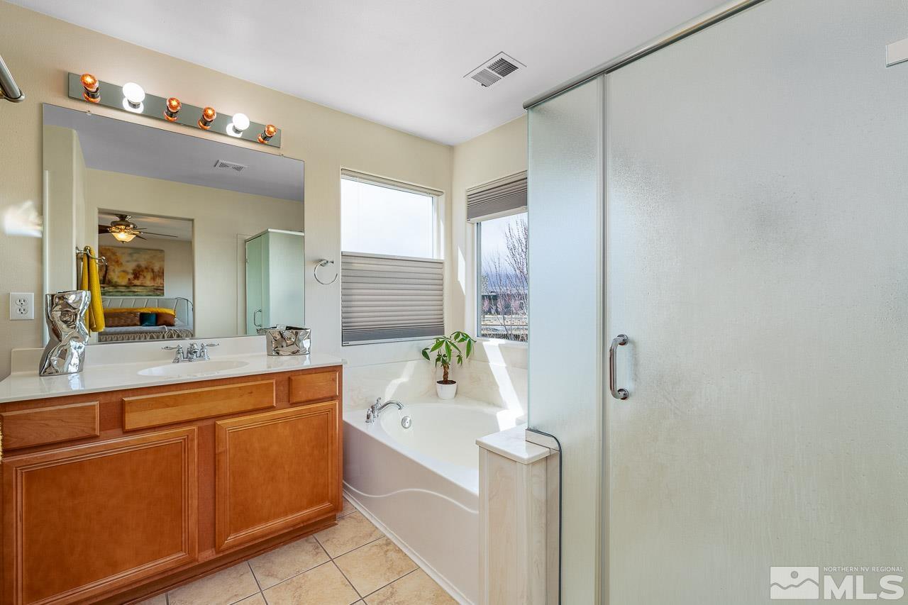 2241 Big Trail Circle Reno, NV 89521 - Photo 10 of 40 a bathroom with a sink a mirror and a bathtub