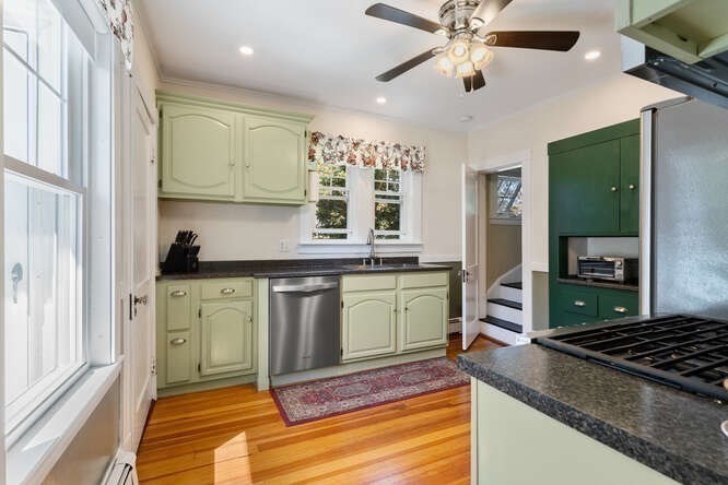 37 Livingstone Avenue Beverly, MA 01915 - Photo 12 of 37