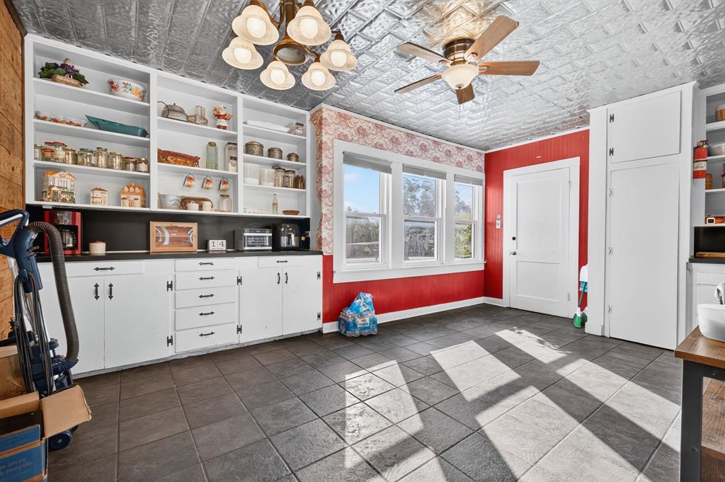 605 Highway 36 Comanche, TX 76442 - Photo 18 of 36 a view of an entryway with a cabinet