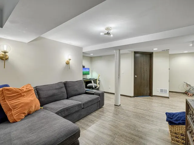 $3,000 | 43-xx 43-xx Harriet, Minneapolis, MN 55409