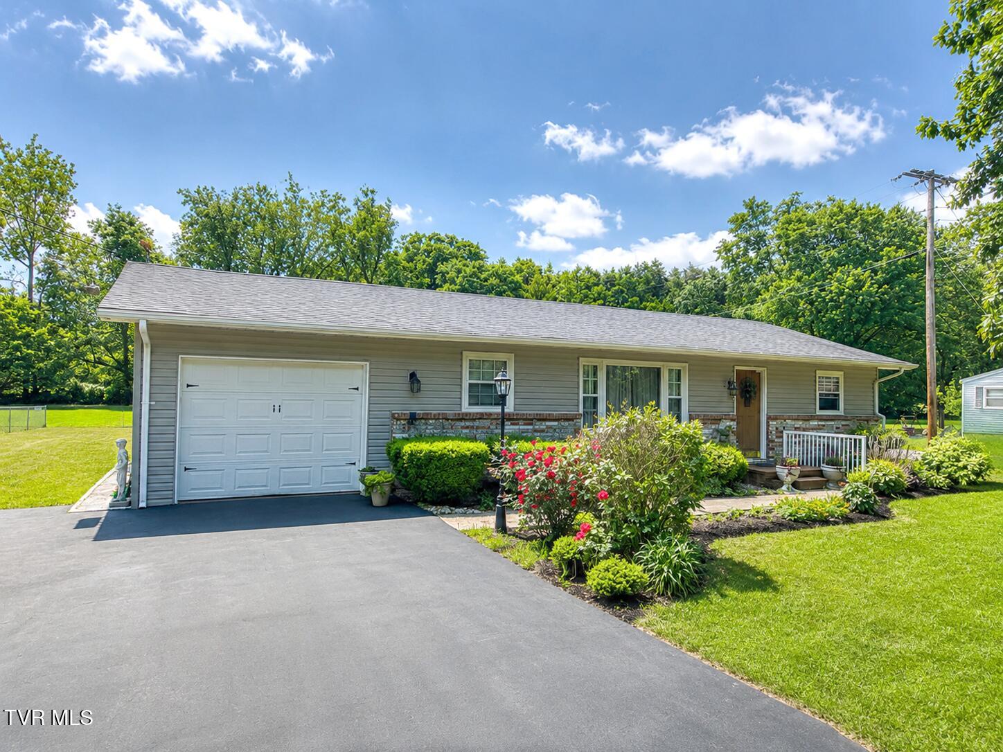 135 Cedar Valley Road Bristol, TN 37620 - Photo 1 of 40 135 Cedar Valley